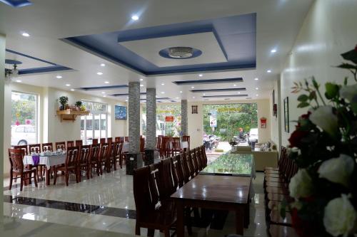 Restaurace v ubytování Khách sạn Anh Đào