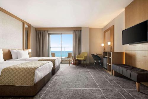 Postel nebo postele na pokoji v ubytování Ramada Resort by Wyndham Unye