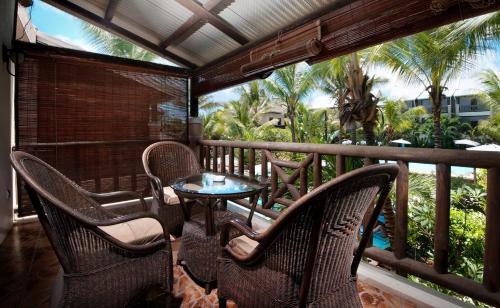 Balkón nebo terasa v ubytování Le Palmiste Resort & Spa
