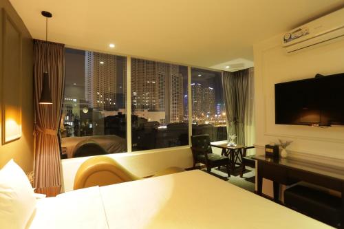 Postel nebo postele na pokoji v ubytování Adeline Hotel Hanoi