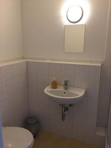 a bathroom with a sink and a toilet at Die Kantine Wittenburg Zimmervermietung und Hostel in Wittenburg