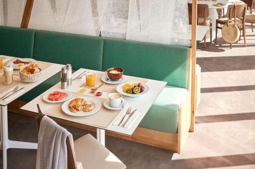 a table with plates of food on it at ROBINSON JANDIA PLAYA - Adults only in Morro del Jable