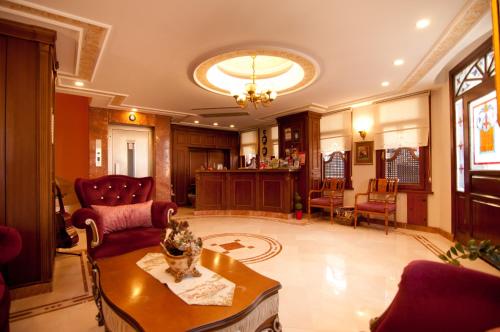 a living room with a couch and a table at Emine Sultan Hotel in Istanbul