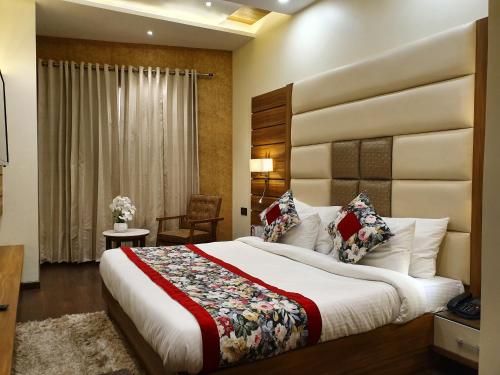 a bedroom with a large bed in a room at Hotel Makhan Residency in Amritsar