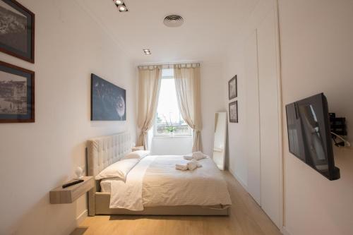 a small bedroom with a bed and a window at Pausilya by Dimorra in Naples