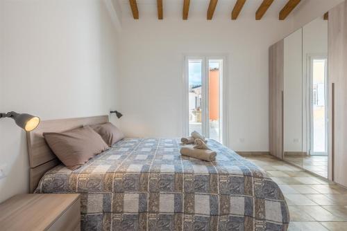 a bedroom with a bed with a teddy bear on it at Dimora Villa Ada in Chiaramonte Gulfi