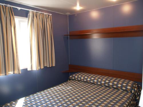 Un pat sau paturi într-o cameră la Camping Ainsa