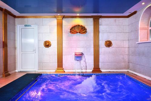 a swimming pool in the middle of a room at Zvezda Hotel in Irkutsk