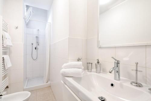Polo Universitario apartment by Mmega