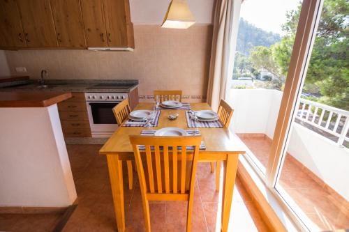 Dapur atau dapur kecil di Hostal Cala Boix