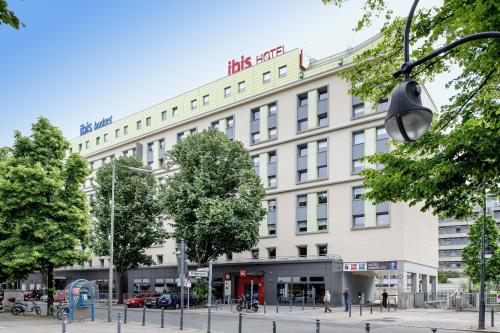 a large white building on a city street at ibis budget Berlin Kurfürstendamm - neu renoviert in Berlin