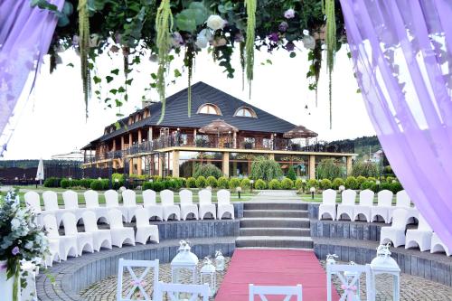 Φωτογραφία από το άλμπουμ του Hotel Świętokrzyski Dwór σε Nowa Slupia