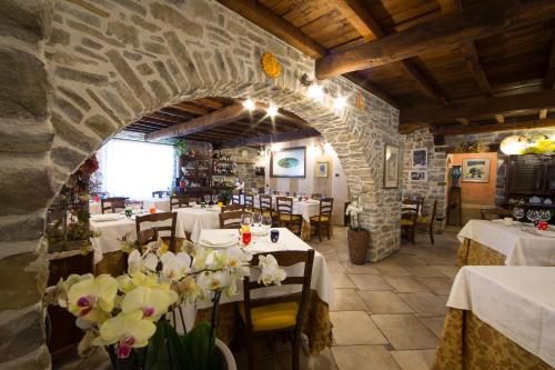 En restaurang eller annat matställe på Albergo Cà Cerfogli