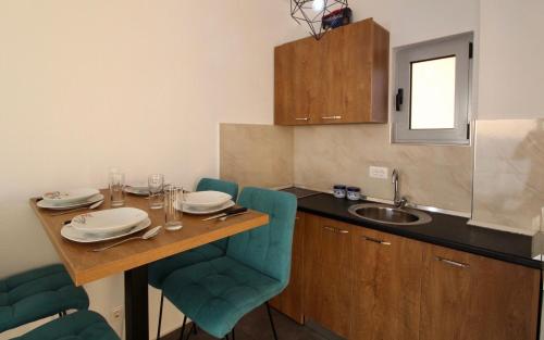A kitchen or kitchenette at Apartments Komina