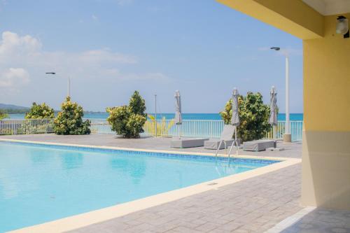 Πισίνα στο ή κοντά στο The Marina Villa de Sonja