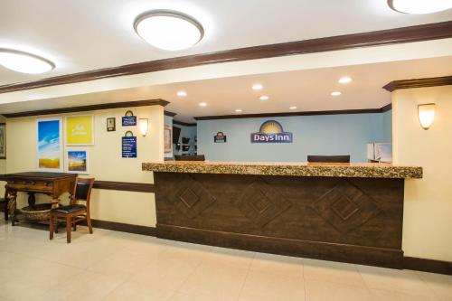 Лобби или стойка регистрации в Days Inn by Wyndham Florida City