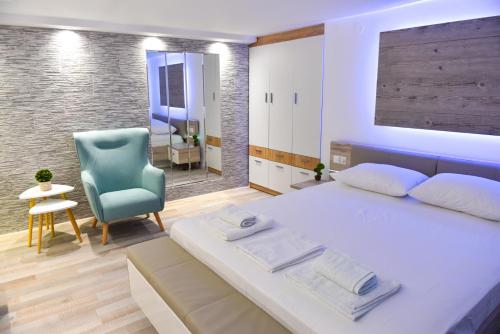 La Perla Apartments