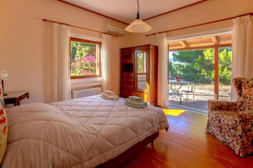 A bed or beds in a room at Hacienda Olivo