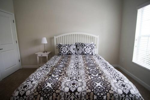 A - New 4 Bedroom Home - 5 Miles to Disney - Free Water Park - Private Pool photo 32
