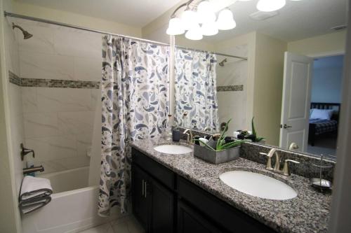 A - New 4 Bedroom Home - 5 Miles to Disney - Free Water Park - Private Pool photo 38