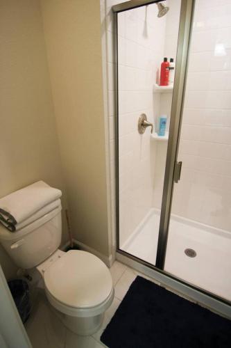 A - New 4 Bedroom Home - 5 Miles to Disney - Free Water Park - Private Pool photo 46