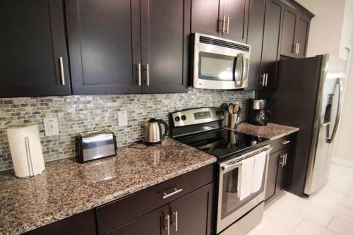 A - New 4 Bedroom Home - 5 Miles to Disney - Free Water Park - Private Pool photo 17