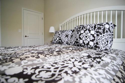 A - New 4 Bedroom Home - 5 Miles to Disney - Free Water Park - Private Pool photo 33