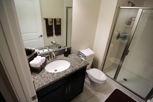 A - New 4 Bedroom Home - 5 Miles to Disney - Free Water Park - Private Pool photo 34