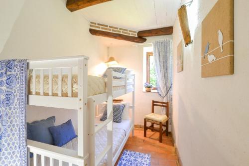 Łóżko lub łóżka piętrowe w pokoju w obiekcie Il Palluccaro