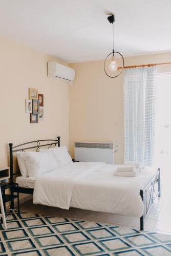 Ένα ή περισσότερα κρεβάτια σε δωμάτιο στο BEST HOUSE, NIRVANA, PATRA
