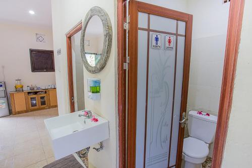 a bathroom with a sink and a toilet and a mirror at Horizon Nusa Penida in Nusa Penida