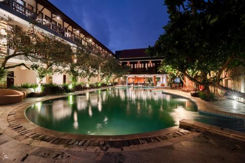 a swimming pool in the middle of a building at Surya Kencana Seaside Hotel in Pangandaran