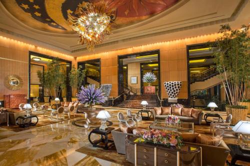 A restaurant or other place to eat at Hotel Mulia Senayan - Jakarta