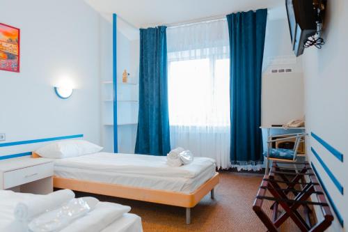 Кровать или кровати в номере Apart Hotel Tomo FREE PARKING