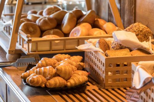 a bakery with baskets of bread and pastries on display at Hotel Alte Krone in Mittelberg