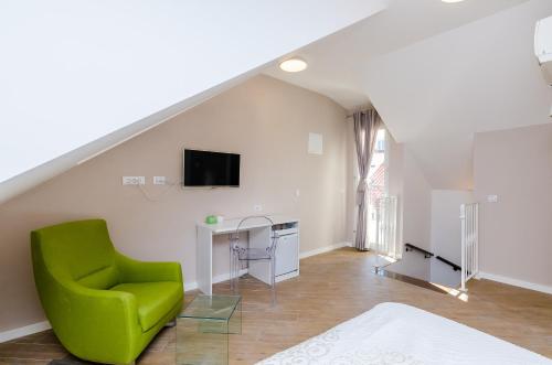 Villa Flores Room with Balcony