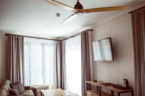 TV a/nebo společenská místnost v ubytování Penzión & Wellness MERIDIANA Bojnice rezort