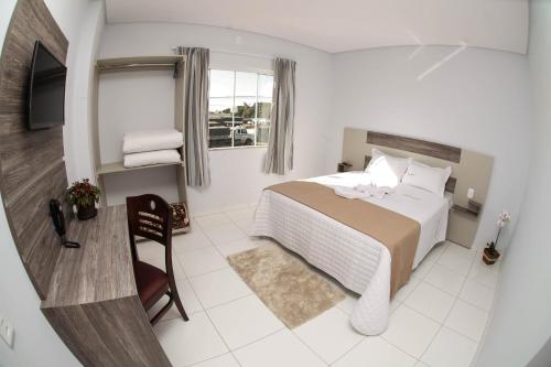Postel nebo postele na pokoji v ubytování Hotel Lorenzetti BR
