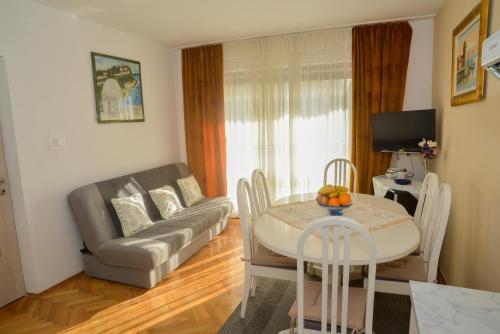 Apartments Zrilić
