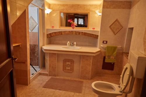 Bathroom sa HOME sweet home Santa Caterina dello ionio
