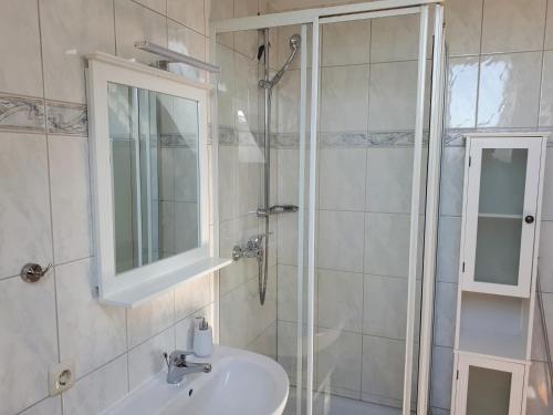 Ένα μπάνιο στο Fiore Gästezimmer