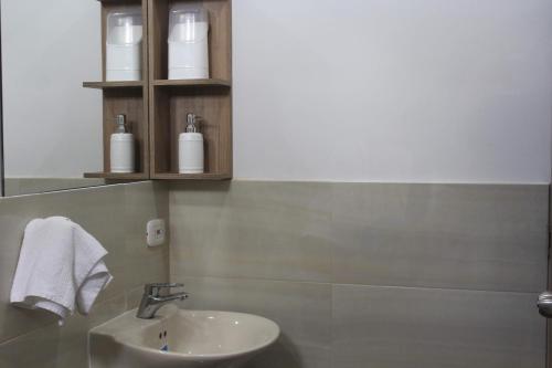 Bilik mandi di D Río Apartamentos