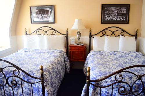 מיטה או מיטות בחדר ב-Grand Imperial Hotel