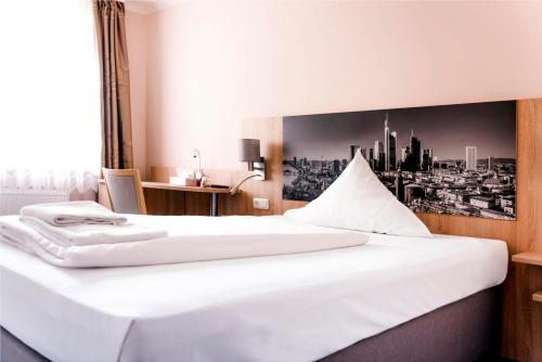 Ένα ή περισσότερα κρεβάτια σε δωμάτιο στο Hotel Royal