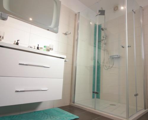 Baum Apartments tesisinde bir banyo