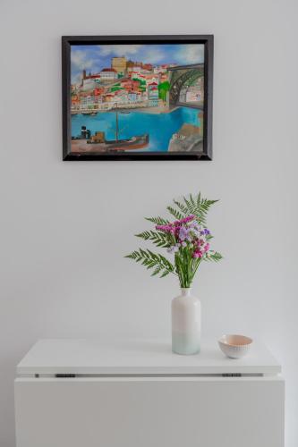 Sunny Apartment with Patio, By TimeCooler