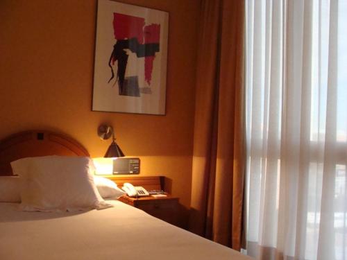 Ένα ή περισσότερα κρεβάτια σε δωμάτιο στο Hotel Majadahonda