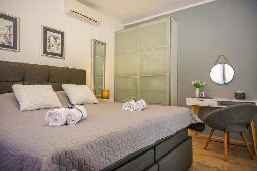 Apartment Paula with Private Jacuzzi and Parking- near the Beach
