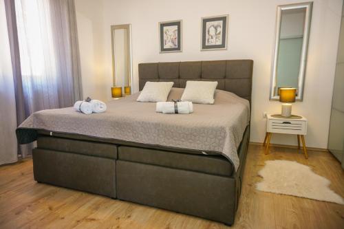 Apartment Paula with Private Jacuzzi and Parking- near the Beach