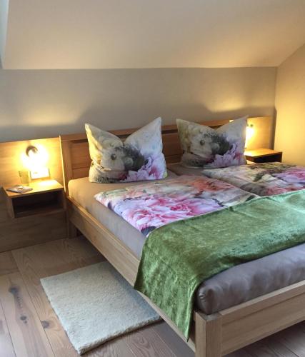 a bedroom with a bed with two pillows at LICHTECK - Helle Ferien in Breitenberg